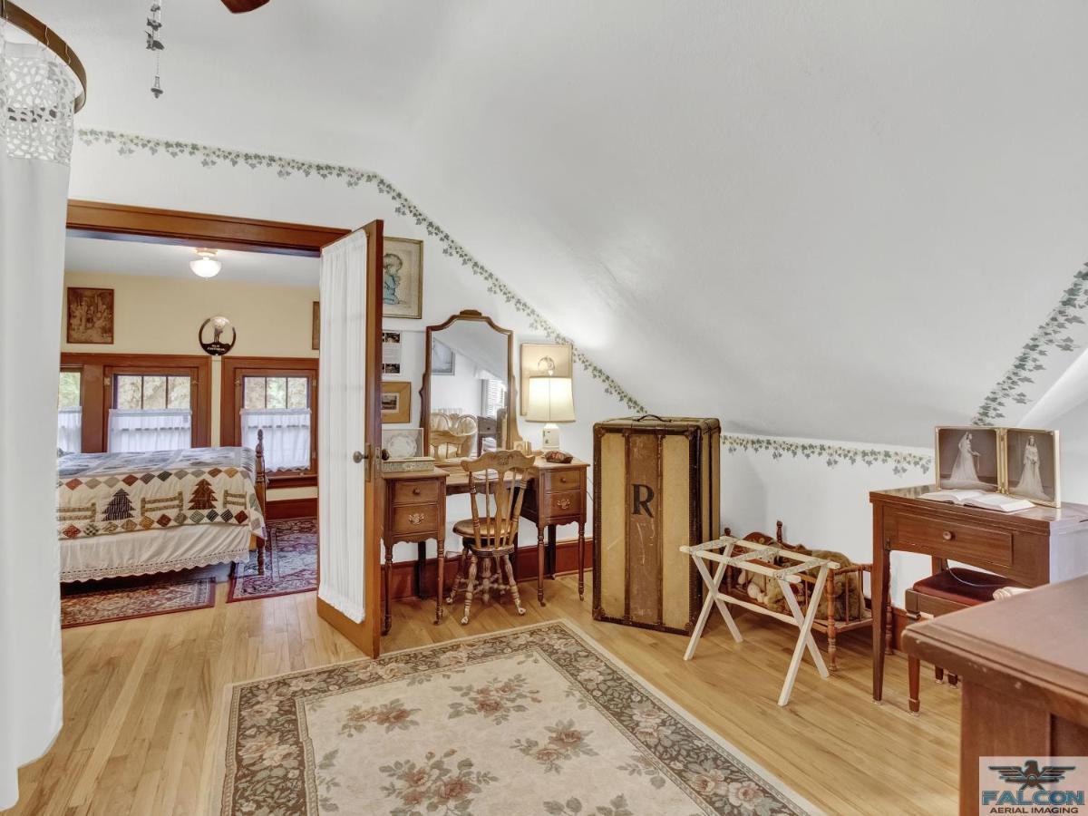 Robins Nest Bed & Breakfast Cody Exteriör bild